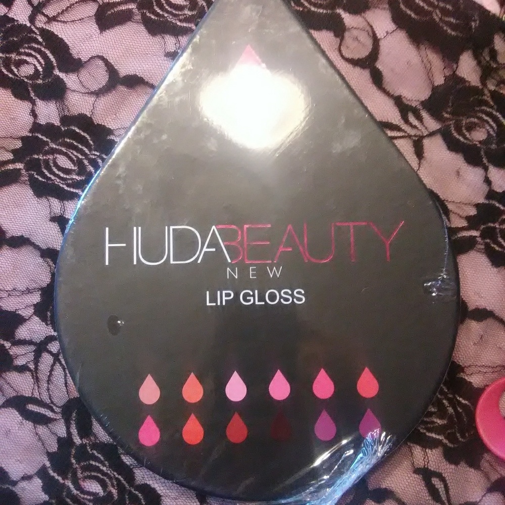 (SOLD) Huda Beauty Lipgloss Collection